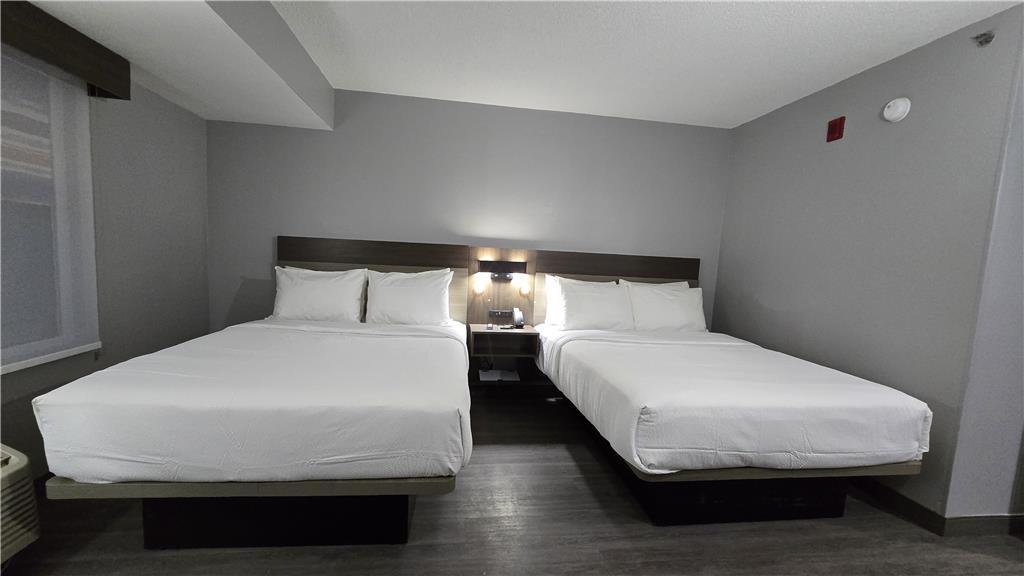 Savannah Gateway Hotel & Suites Джорджтаун Номер фото